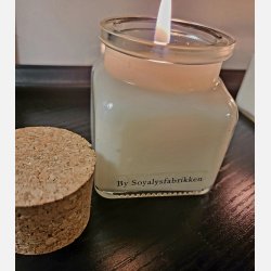 Soyalys i glas med korkprop