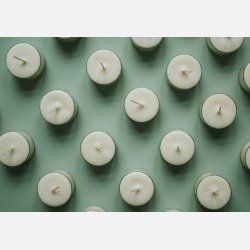 Kmpe kasse med 160 stk. sm fyrfadslys